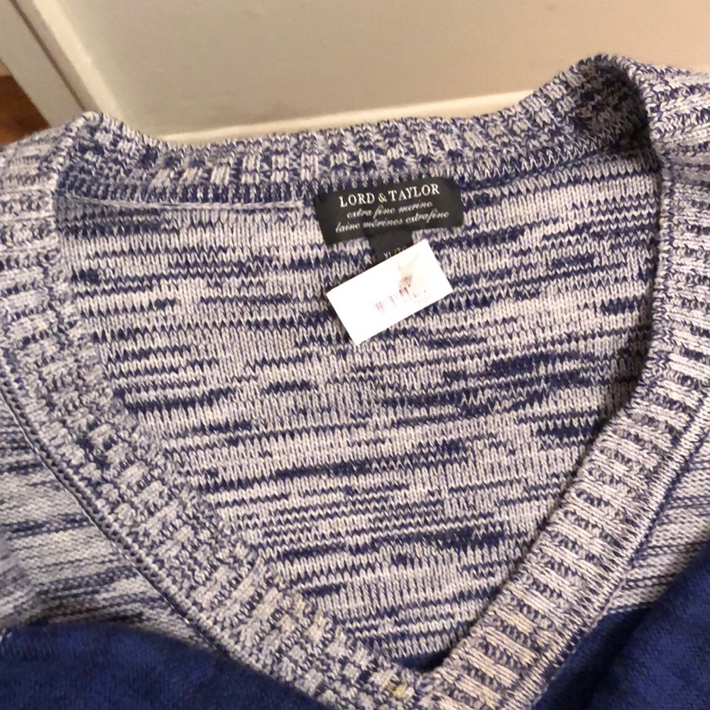 Men’s longsleeved extra fine merino wool sweater. Blue XL